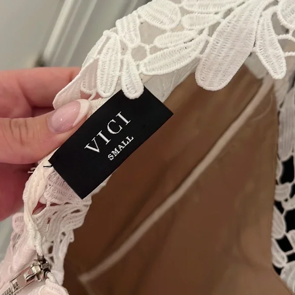 VICI small white lace dress - Picture 4 of 4